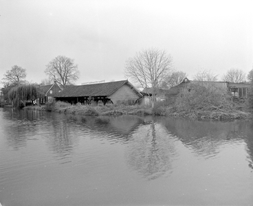 885139 Afbeelding van leegstaande en vervallen bedrijfsgebouwen van Houthandel J. de Wit (Jan Pieterszoon Coenstraat 5) ...